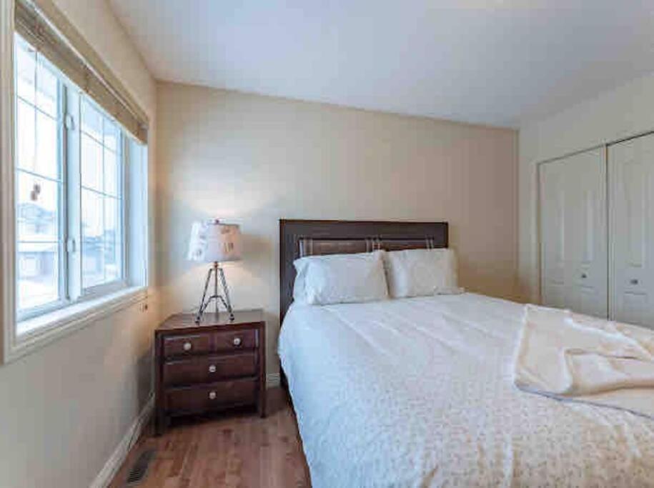 2500 Sq House In Springbank Hill Bl 261818 Villa Calgary Exterior photo